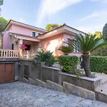 Damar Villa